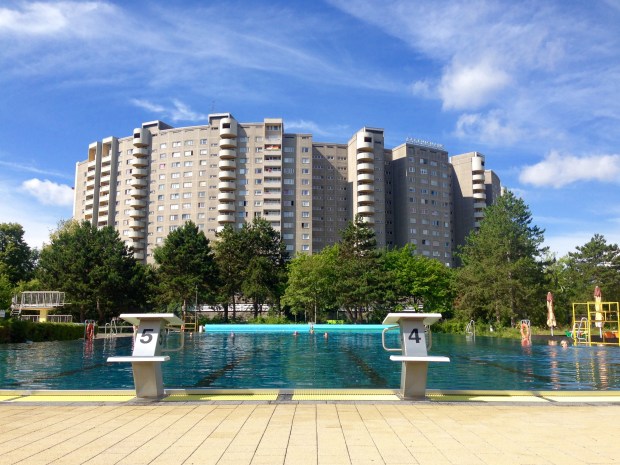 gropiushaus-hinter-dem-sommerbad