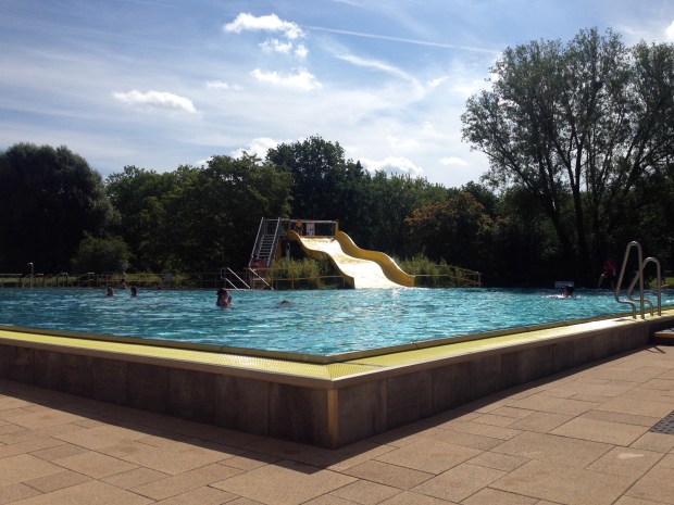 rutsche-sommerbad-gropiusstadt