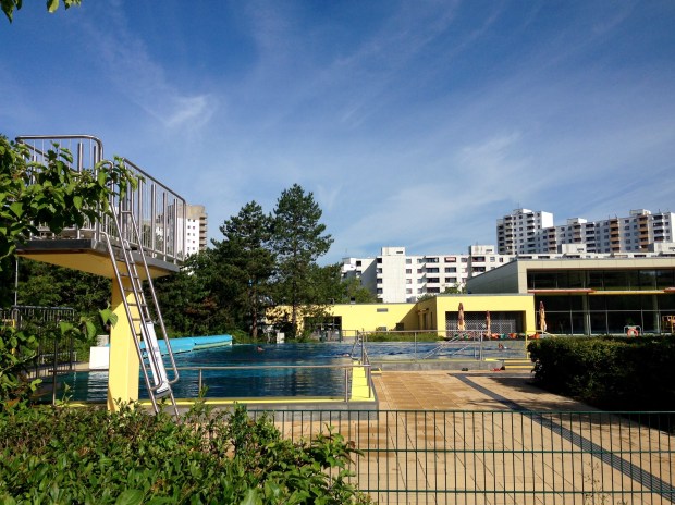 sprungturm-sommerbad-gropiusstadt